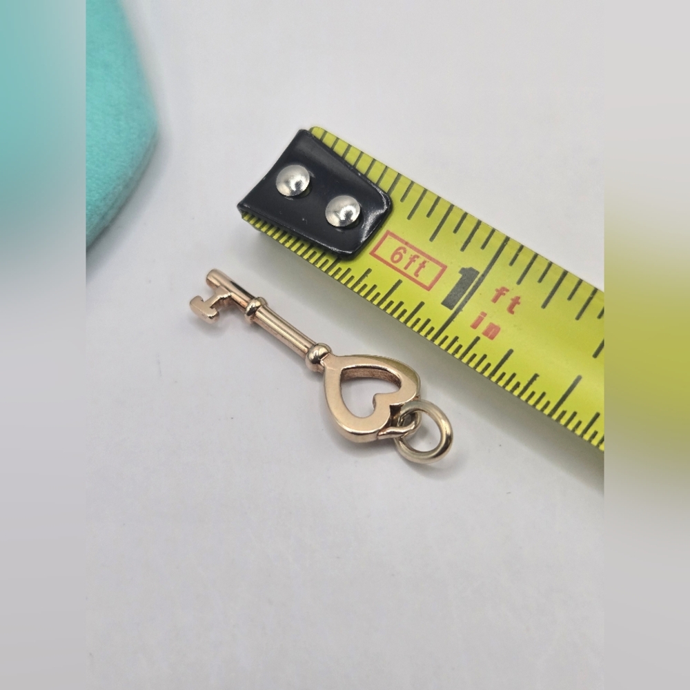 Tiffany & Co. 18kt Rose Gold Mini Heart Key Pendant - Picture 6 of 7